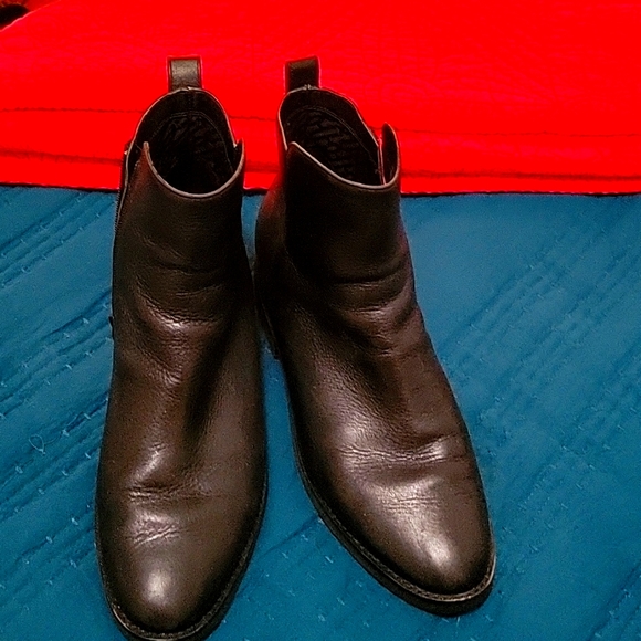 Great condition  Cole Hahn Leather Booties Size 11/11.5 M+ - Picture 1 of 4
